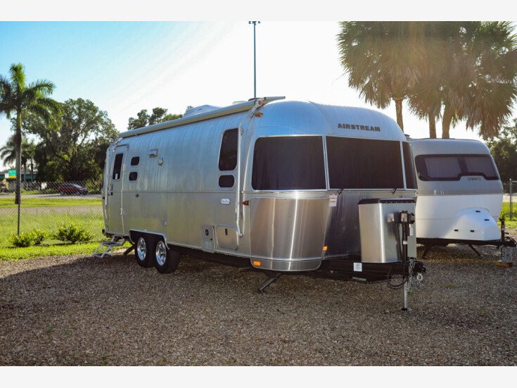 Thumbnail Photo undefined for 2021 Airstream Flying Cloud